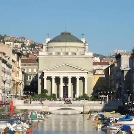 Corner House 아파트