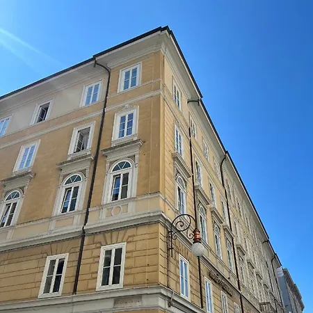 Central Corner House *