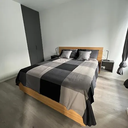 Central Corner House Apartment