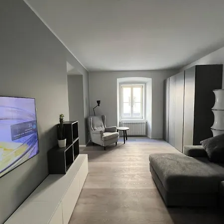 Central Corner House Apartment
