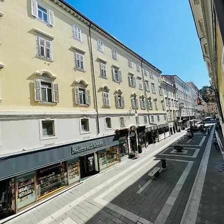 Central Corner House Trieste