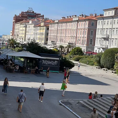 Apartment Central Corner House Trieste